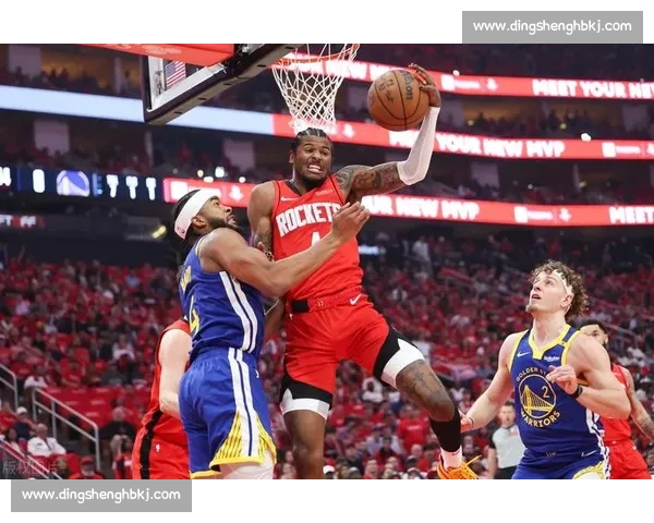 火箭鏖战勇士双加时逆转取胜青春风暴点燃季后赛悬念全城热议之夜