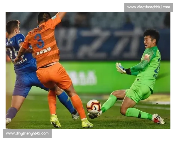 足协杯焦点战鲁能对决富力全场攻防博弈精彩回顾战术细节与关键瞬间解析